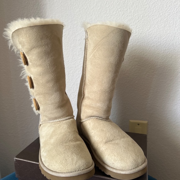 UGG boots - Picture 3 of 12